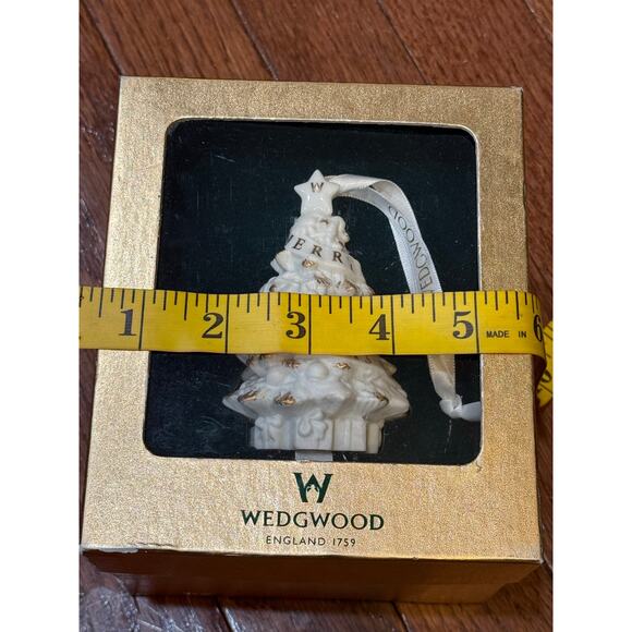 Vintage Wedgwood 2002 Merry Christmas Tree Ornament Classic White Gold In Box - Picture 4 of 14
